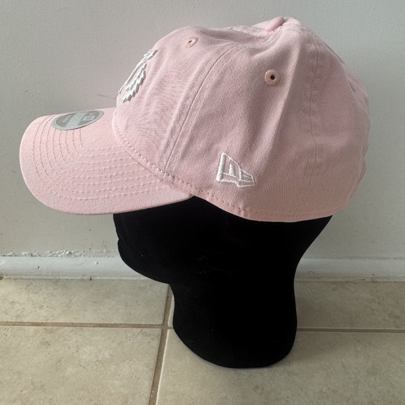 Ladies Greywolf Adjustable Clean Up Cap - Picture 2 of 3